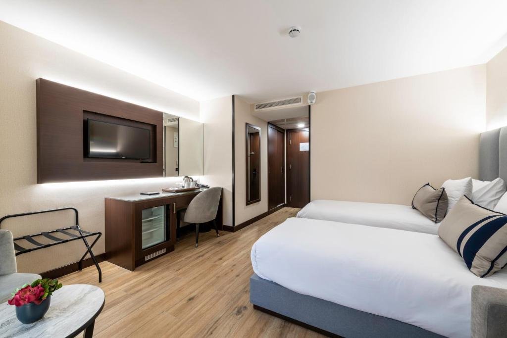 Aprilis Deluxe Hotel 1