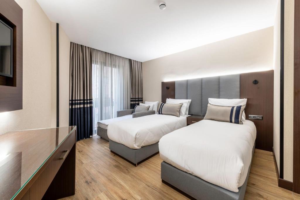 Aprilis Deluxe Hotel 18