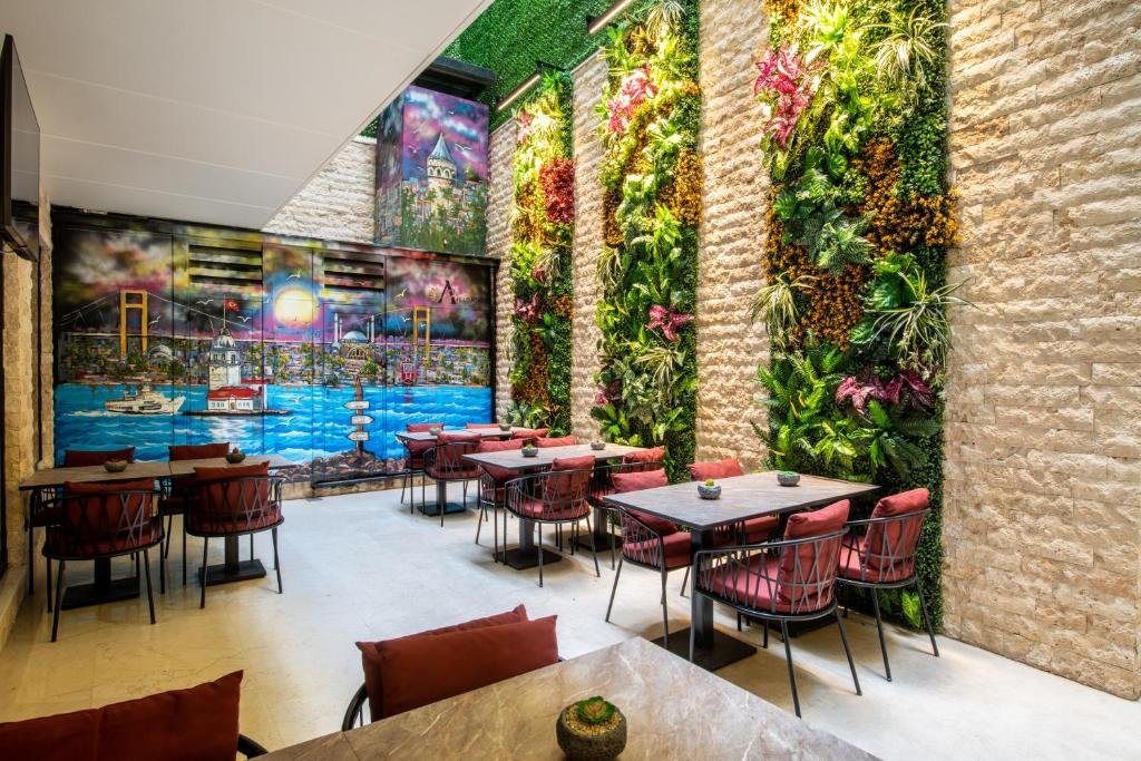 Aprilis Deluxe Hotel 3