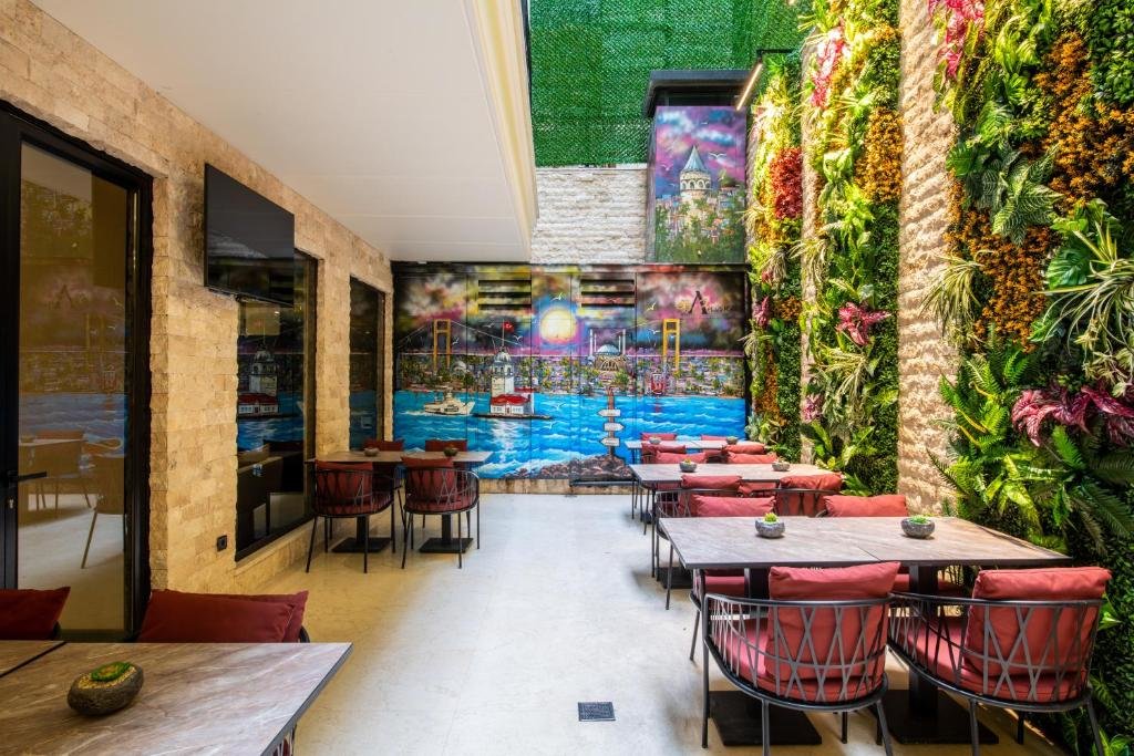 Aprilis Deluxe Hotel 6