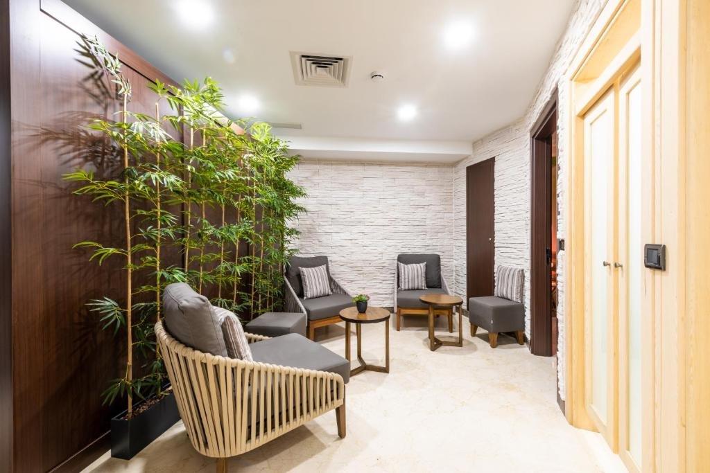 Aprilis Deluxe Hotel 8
