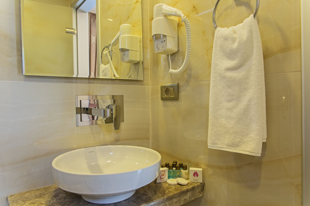 Grand Naki Hotel 18
