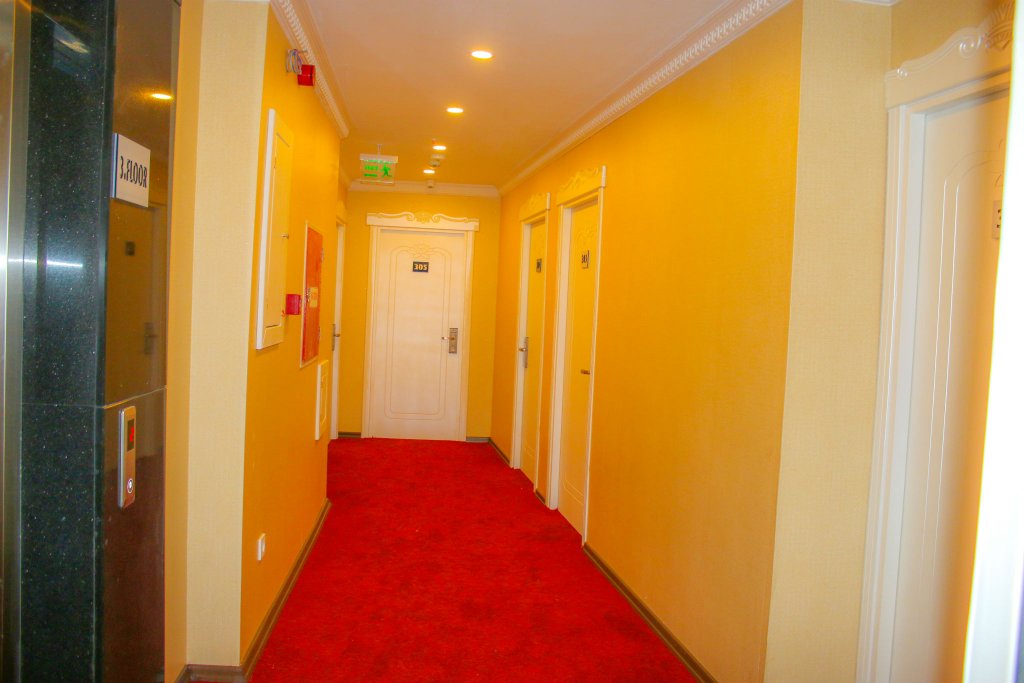 Deluxe Newport Hotel 17