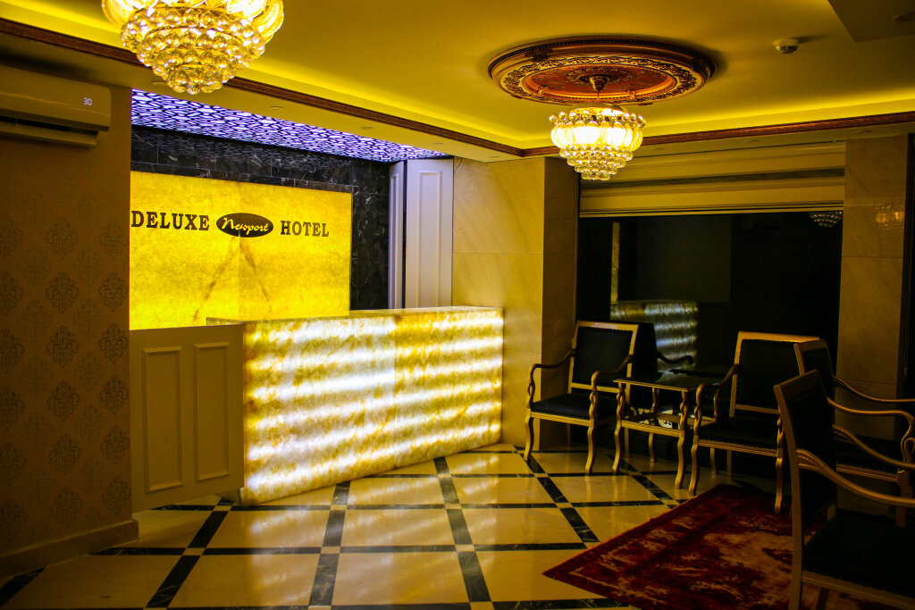 Deluxe Newport Hotel 20