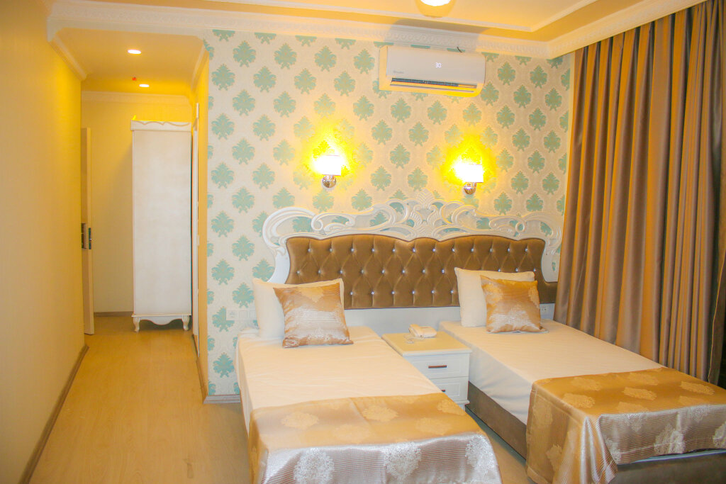 Deluxe Newport Hotel 23