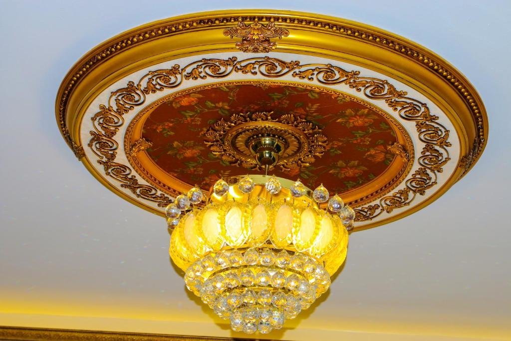Deluxe Newport Hotel 3