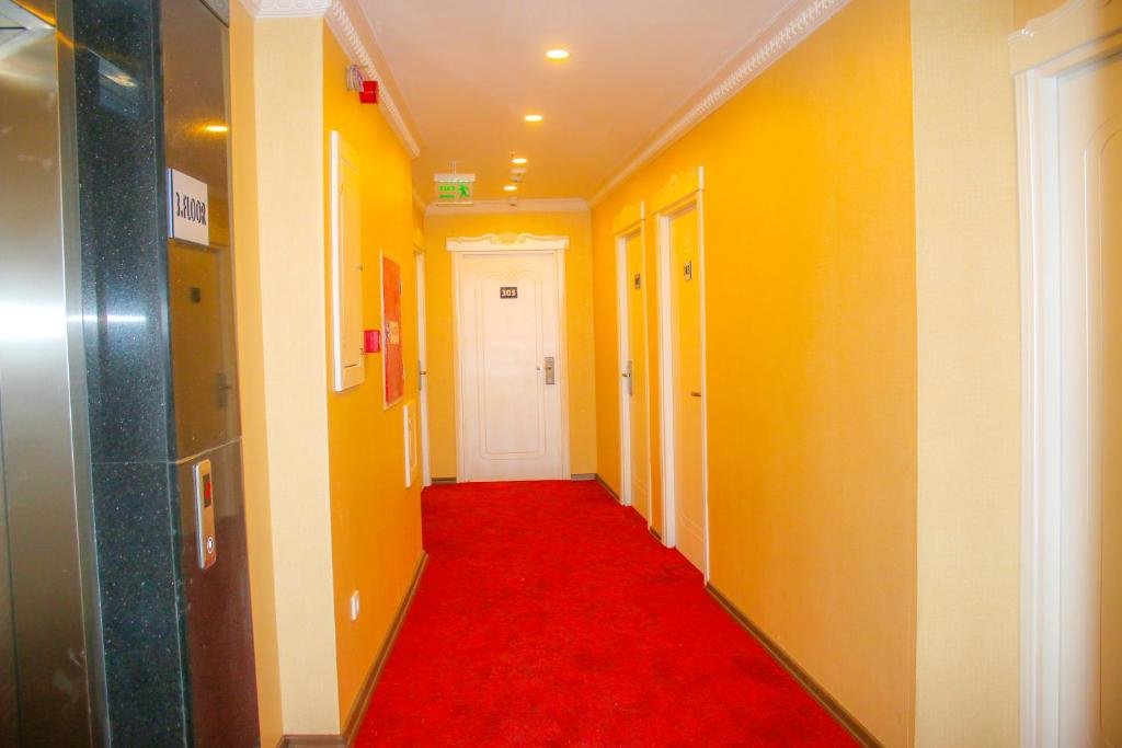 Deluxe Newport Hotel 4