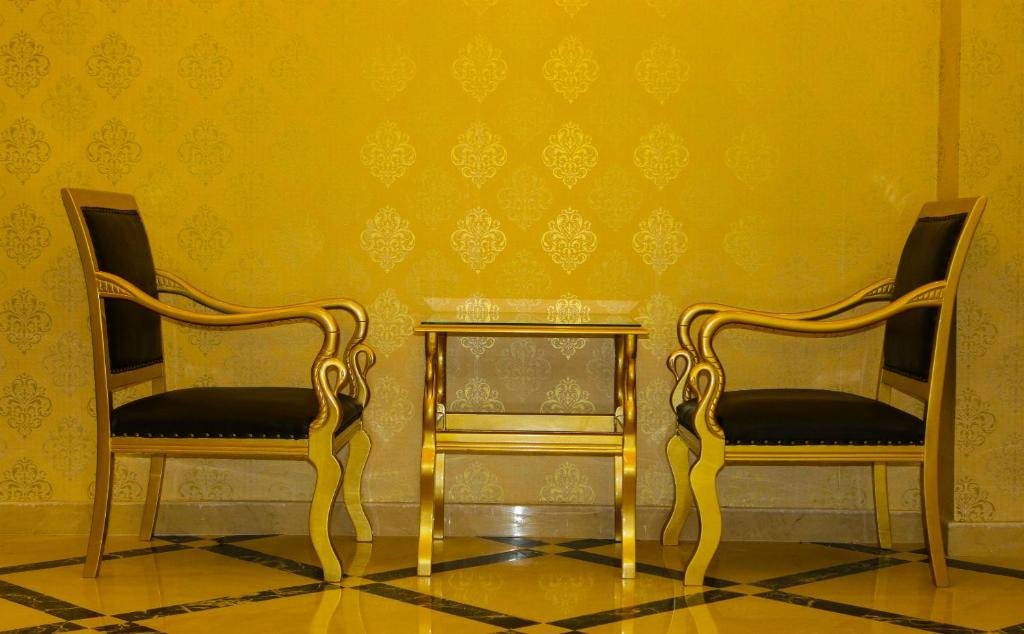 Deluxe Newport Hotel 5