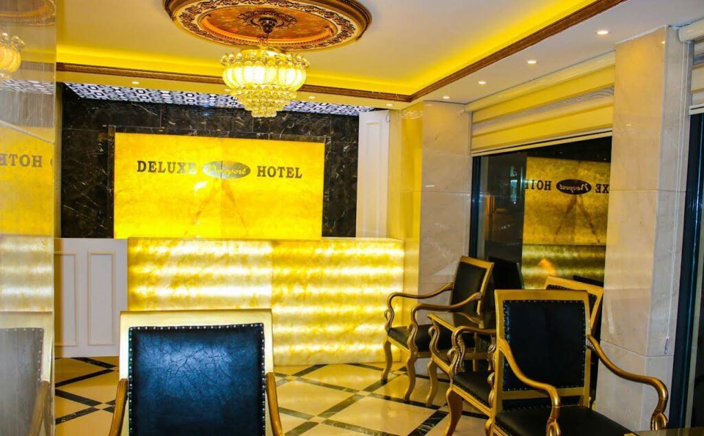 Deluxe Newport Hotel 7