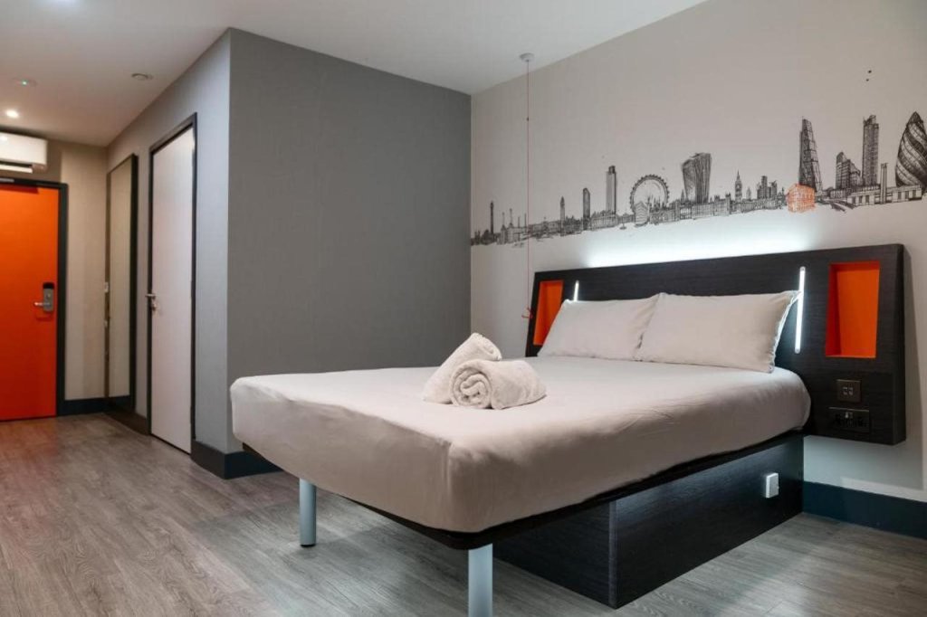easyHotel London City Shoreditch 8