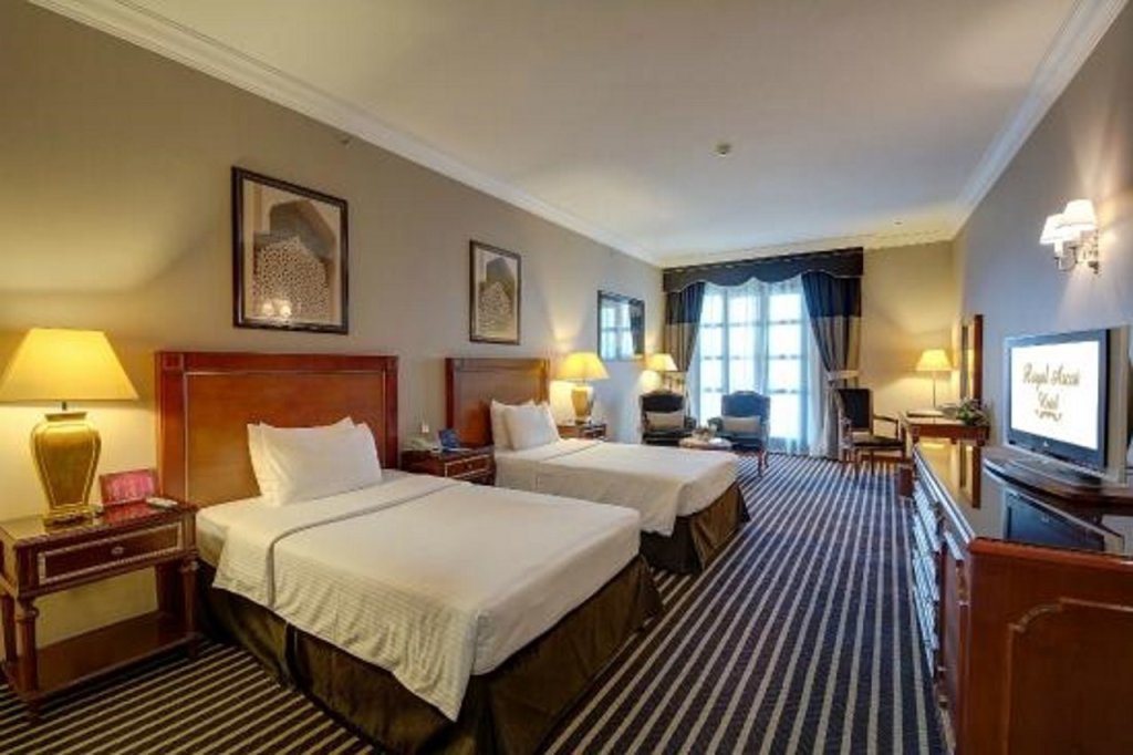 Ascot Hotel 10