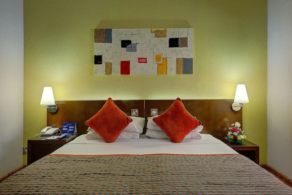 Ascot Hotel 11