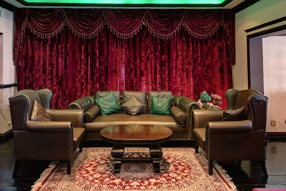 Ascot Hotel 22