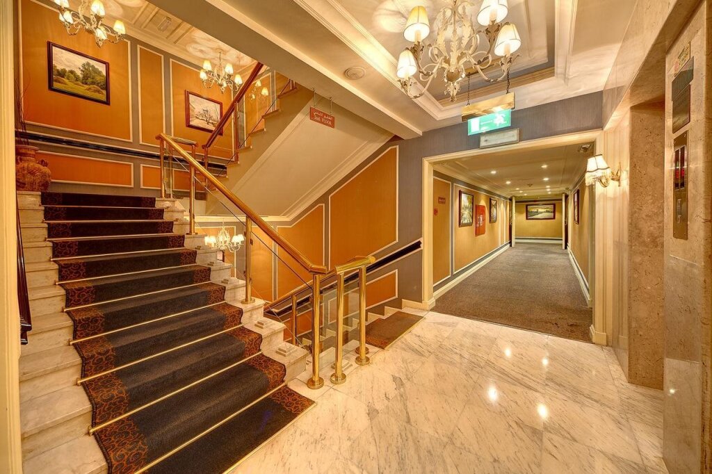 Ascot Hotel 9