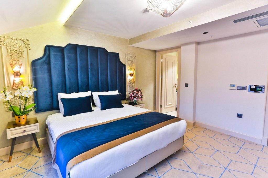 Danis Hotel 8