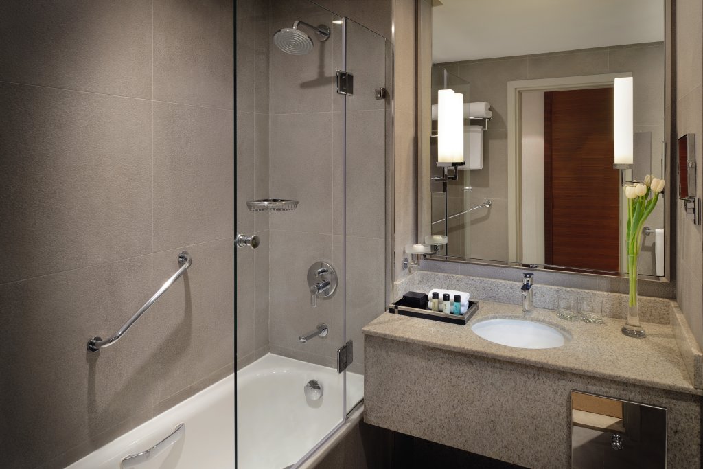 Movenpick Hotel & Apartments Bur Dubai 24