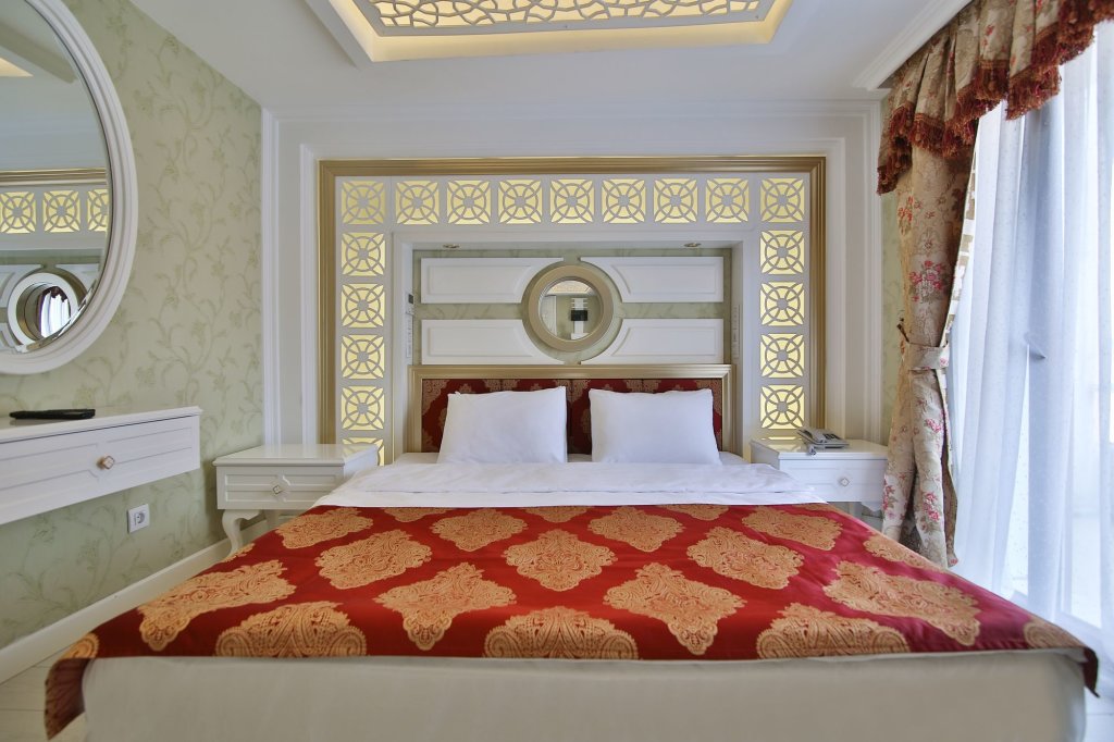 Queens Land Istanbul 11
