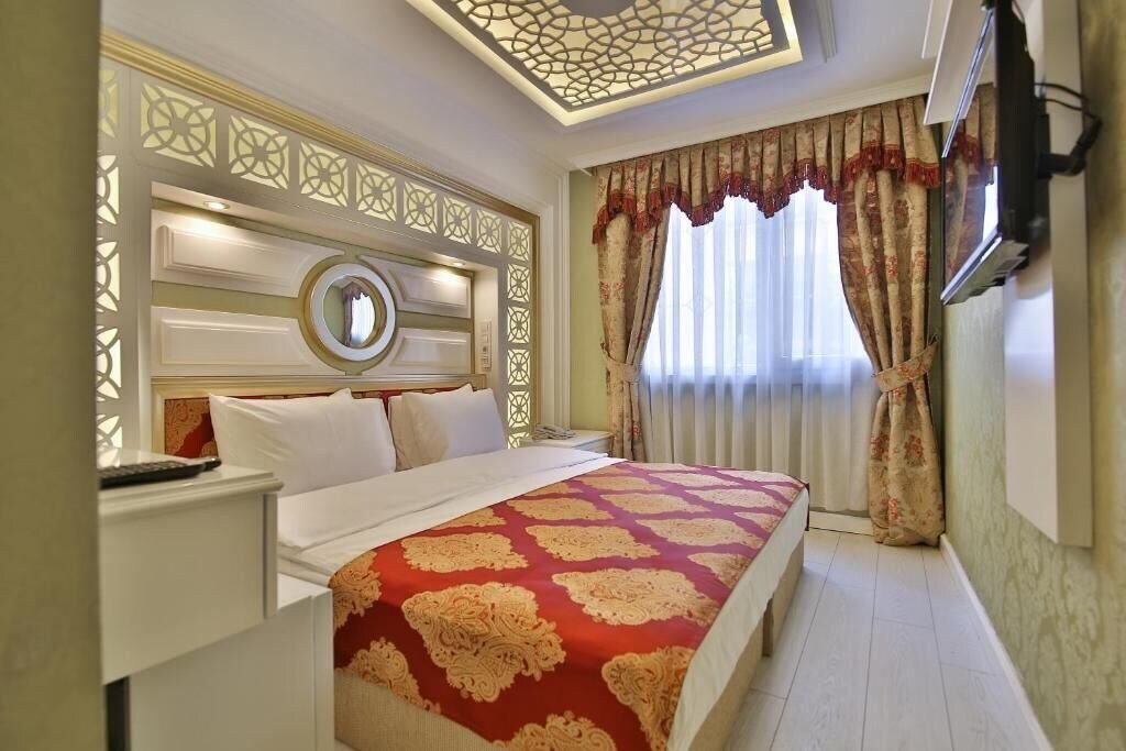 Queens Land Istanbul 13