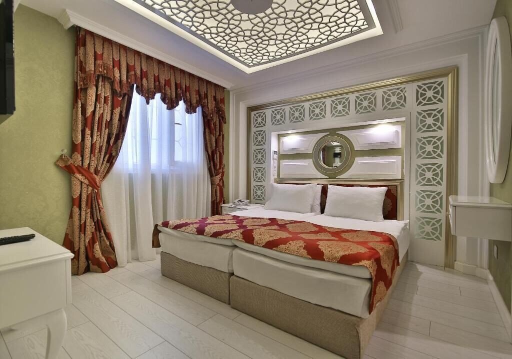 Queens Land Istanbul 14