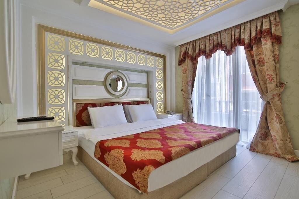 Queens Land Istanbul 16