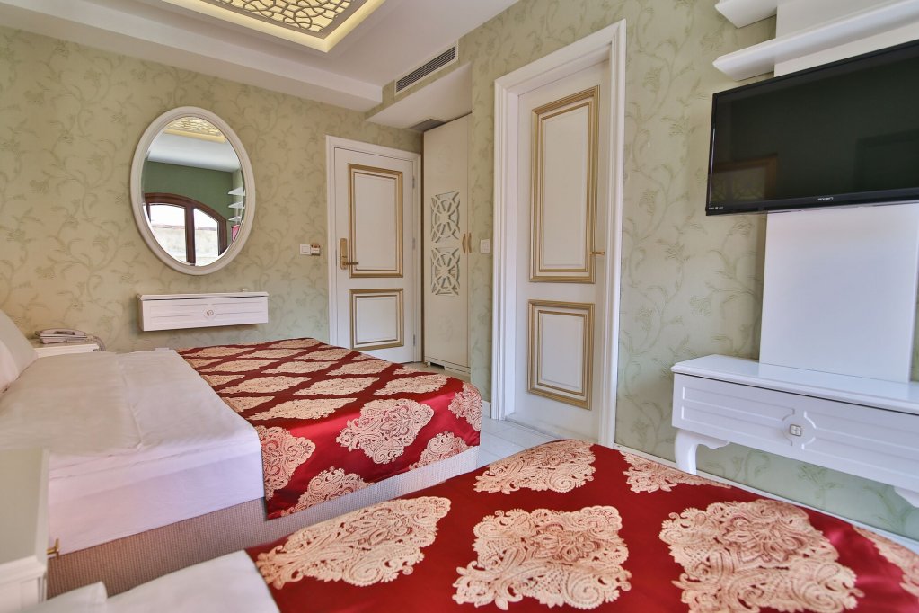 Queens Land Istanbul 17