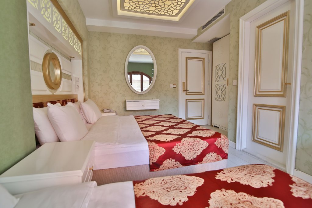 Queens Land Istanbul 19