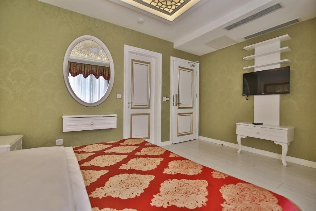 Queens Land Istanbul 22
