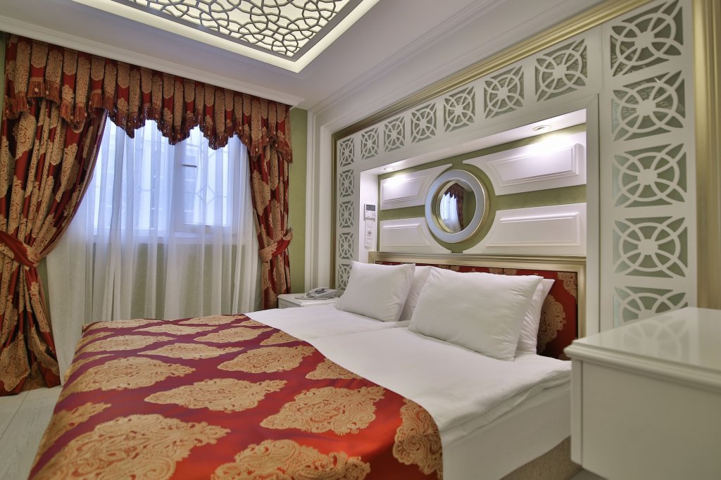 Queens Land Istanbul 23