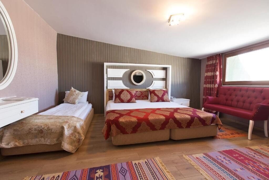 Queens Land Istanbul 4