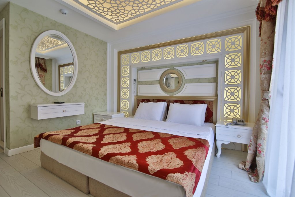 Queens Land Istanbul 6