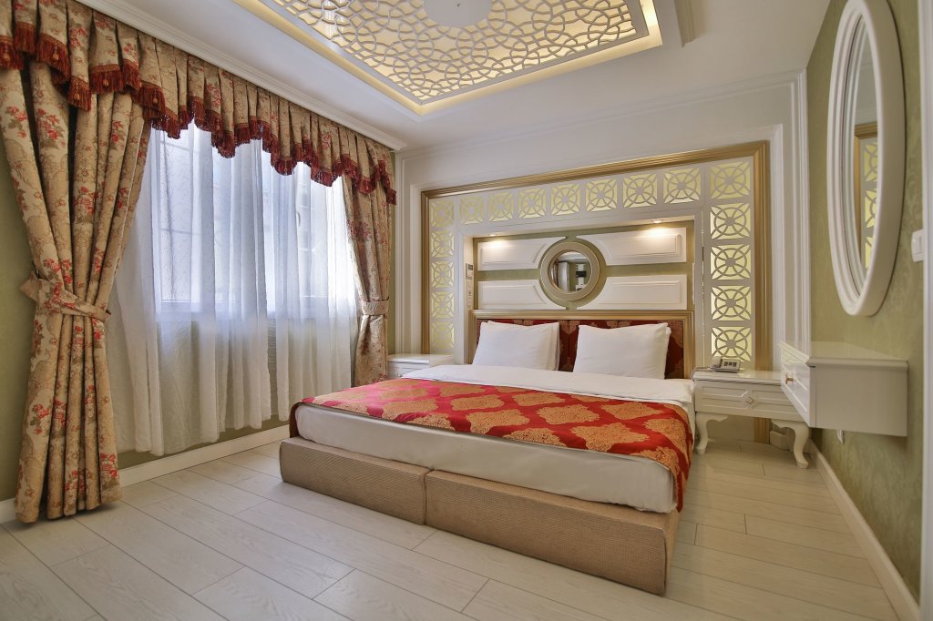 Queens Land Istanbul 8