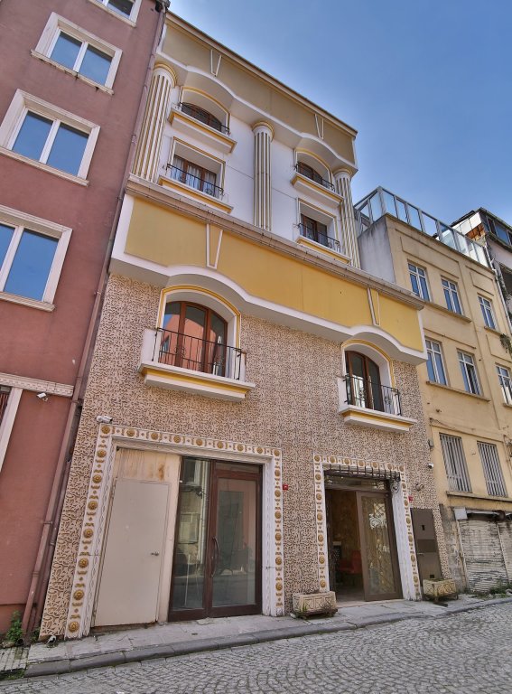 Queens Land Istanbul 9