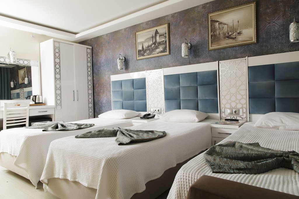 River Hotel 10
