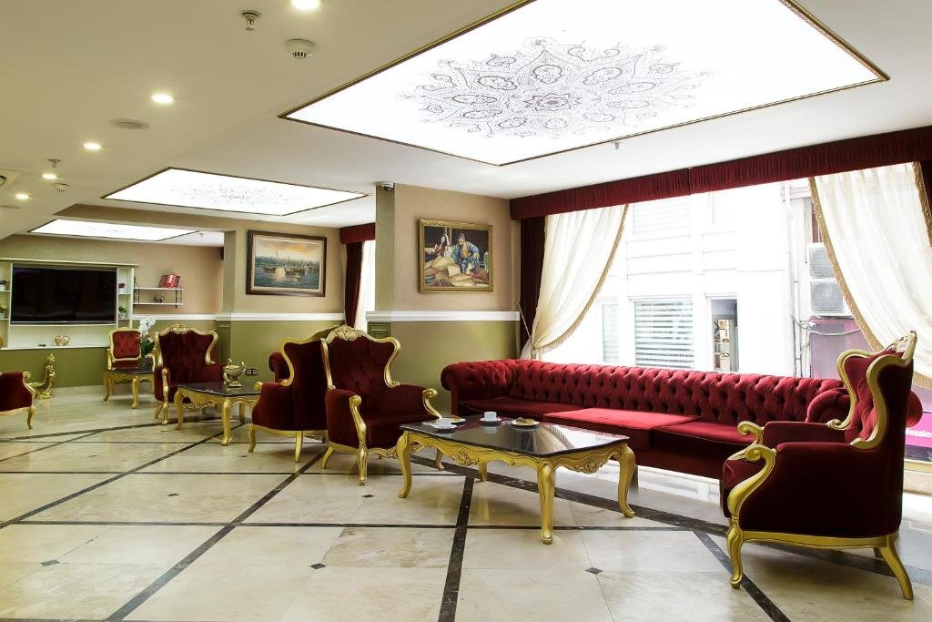 River Hotel 13