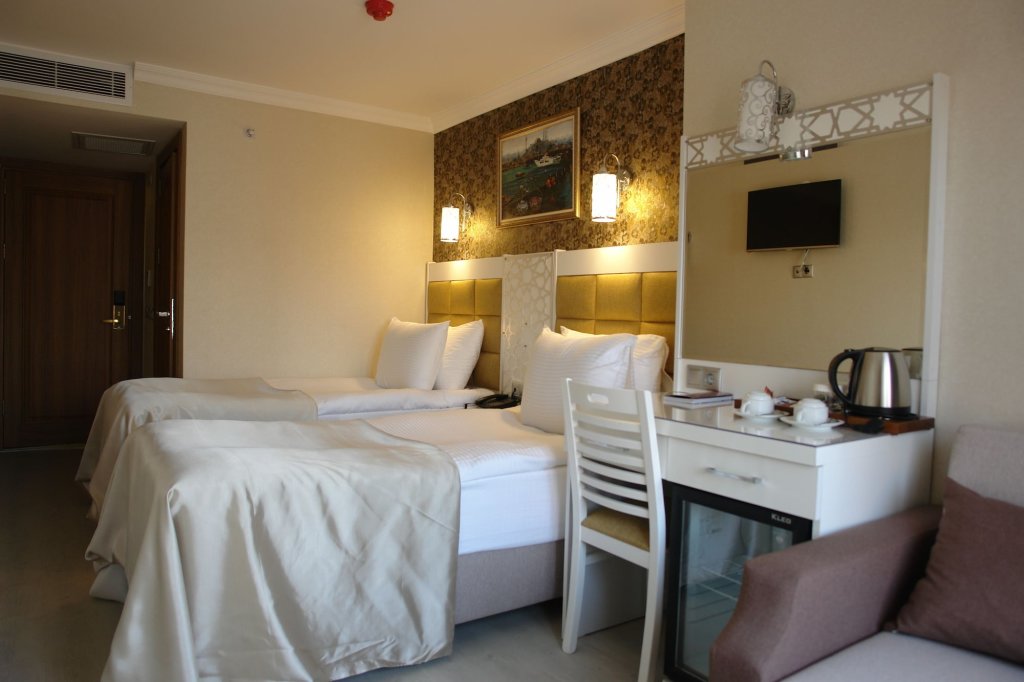 River Hotel 14