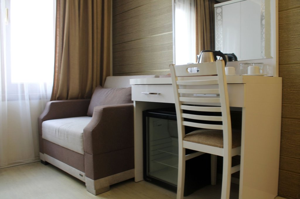 River Hotel 15
