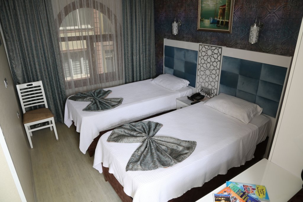 River Hotel 16