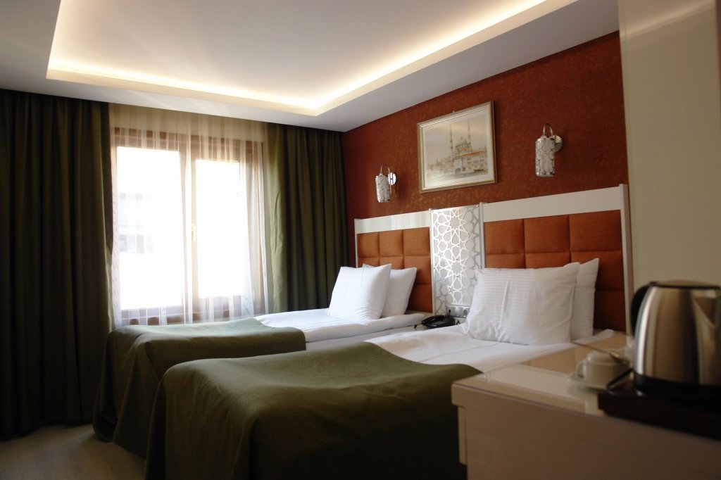 River Hotel 18