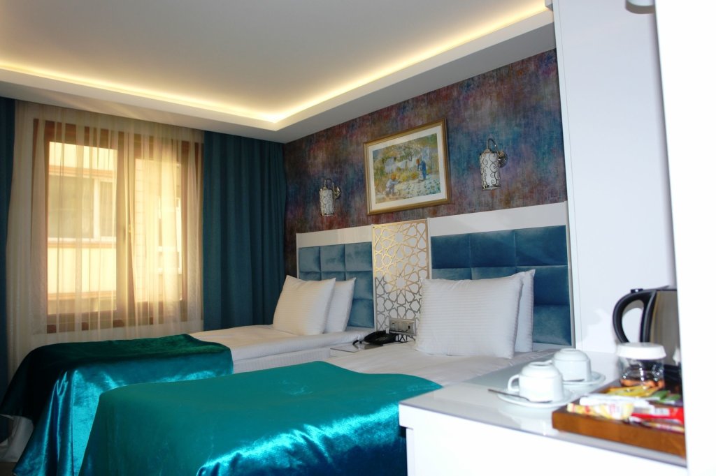 River Hotel 21