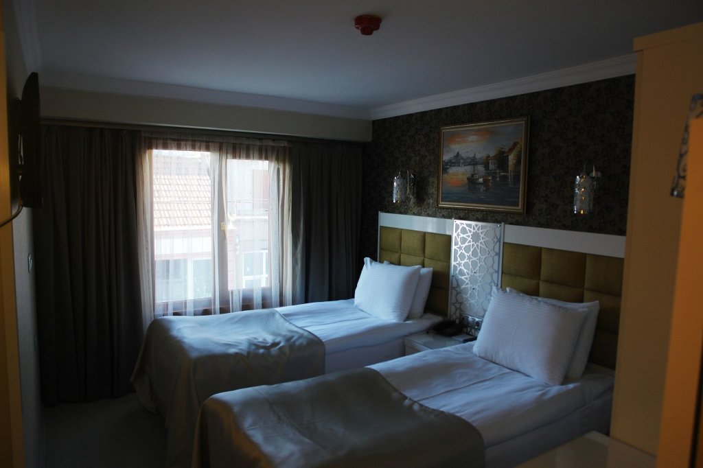 River Hotel 22