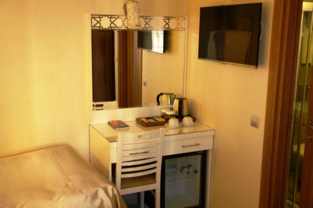 River Hotel 24