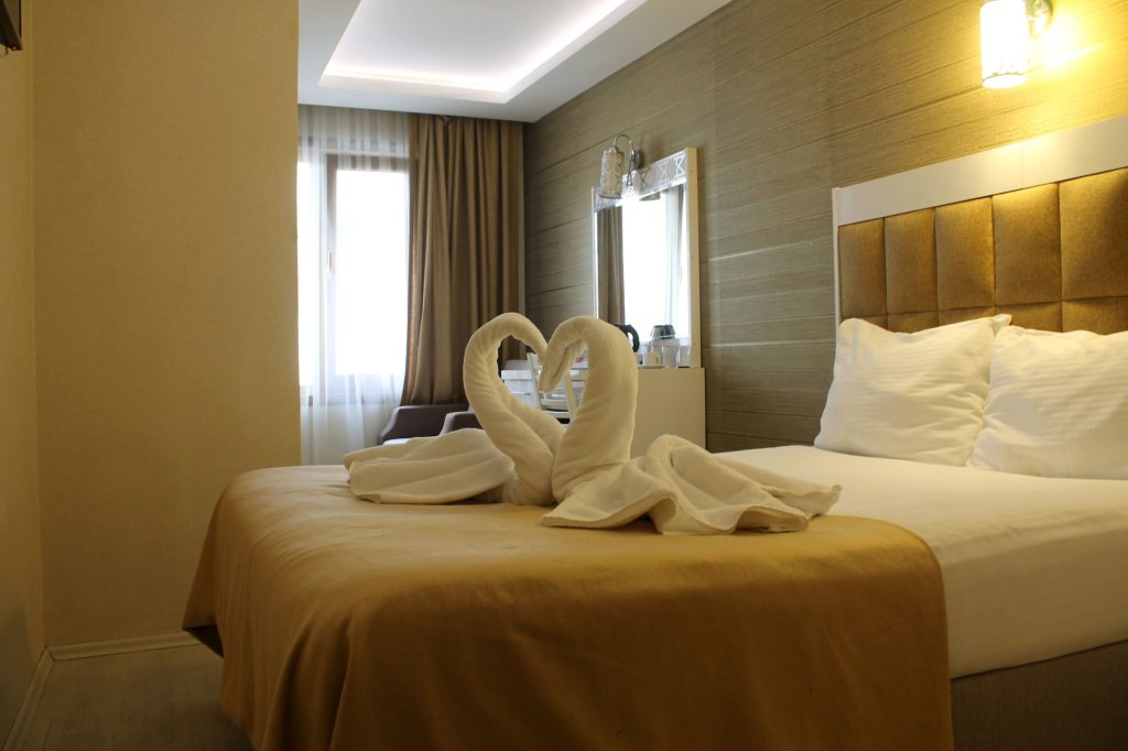 River Hotel 3