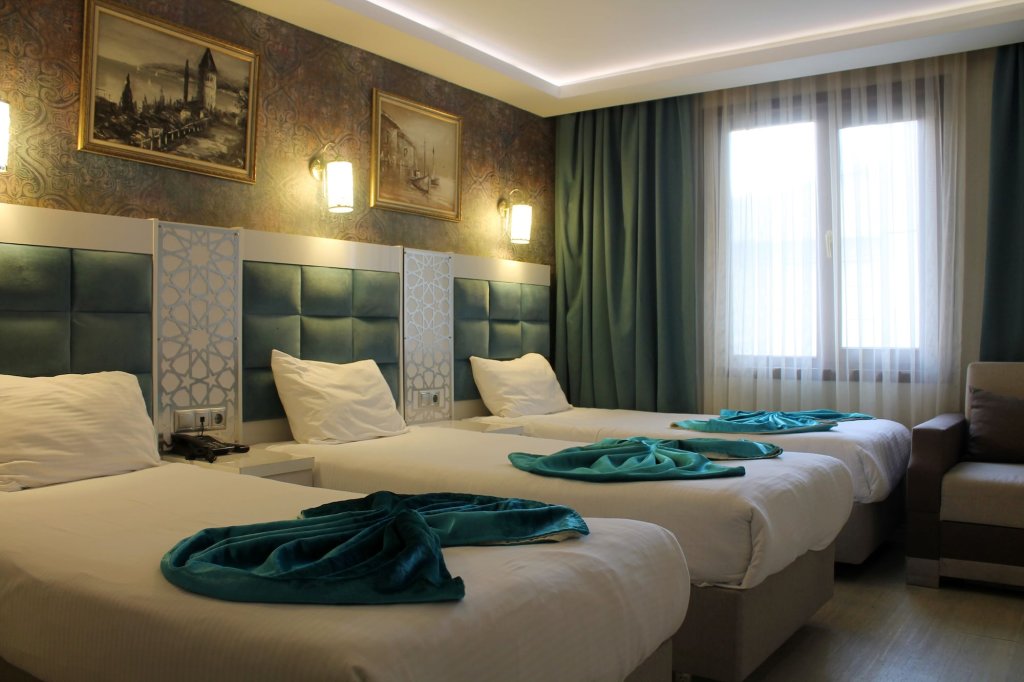 River Hotel 8