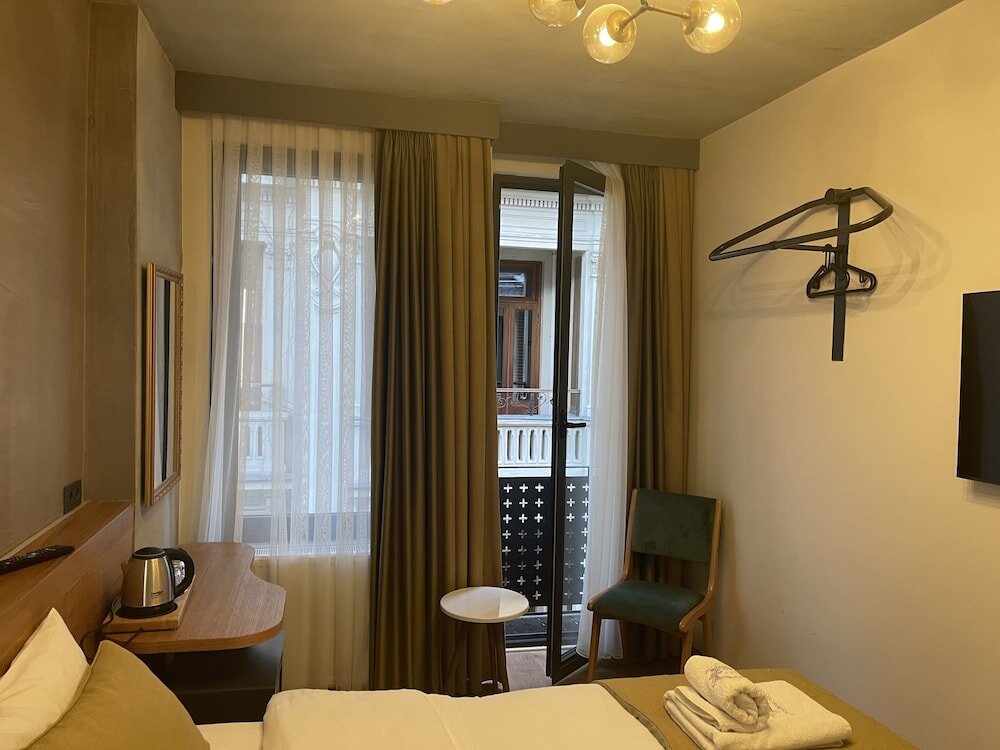 Aleksandr Pera Hotel 12