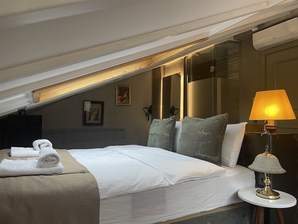 Aleksandr Pera Hotel 20