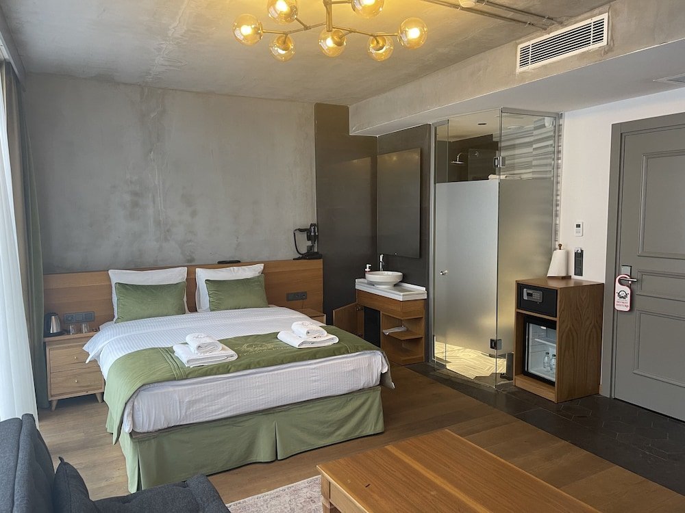 Aleksandr Pera Hotel 22