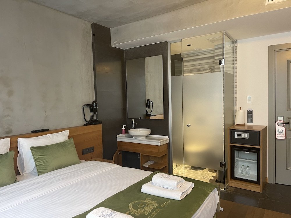 Aleksandr Pera Hotel 23