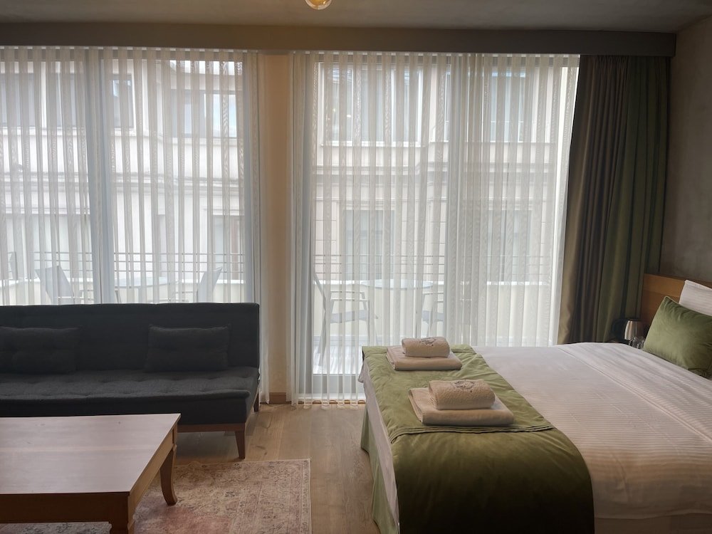 Aleksandr Pera Hotel 24