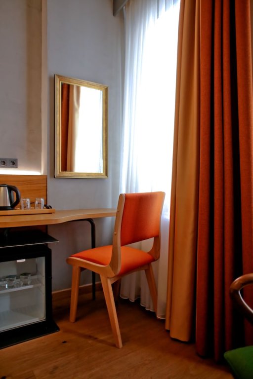 Aleksandr Pera Hotel 7