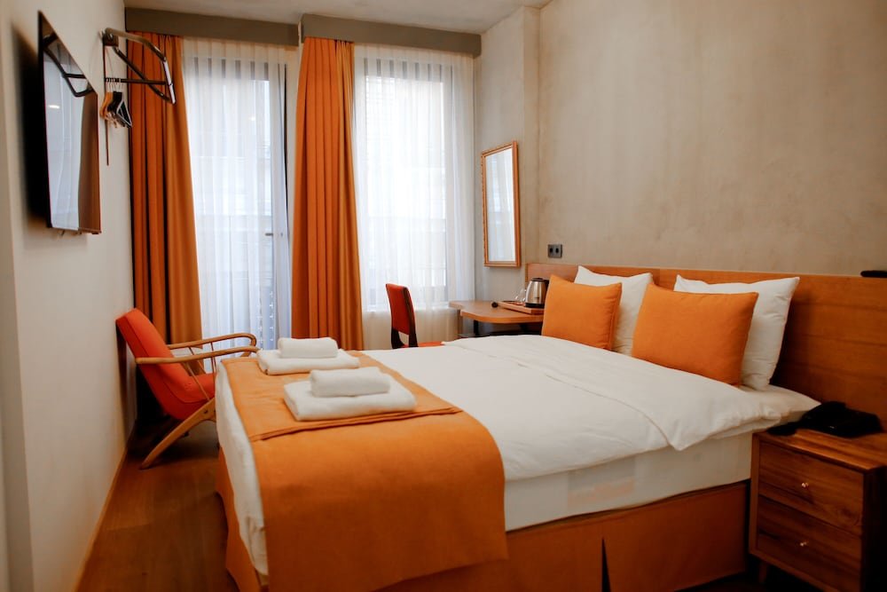 Aleksandr Pera Hotel 8